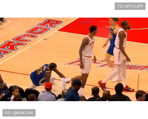 第三节突发：勇士队格林因与裁判争论一次突破进攻犯规判罚领到技犯