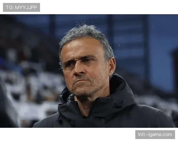 恩里克试验杜埃踢中场门德斯打边锋，巴黎战术革新进行时